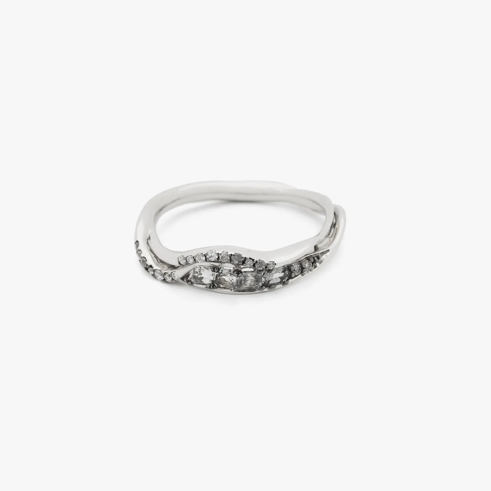 Bibi Van Der Velden, Inhale diamond stackable ring