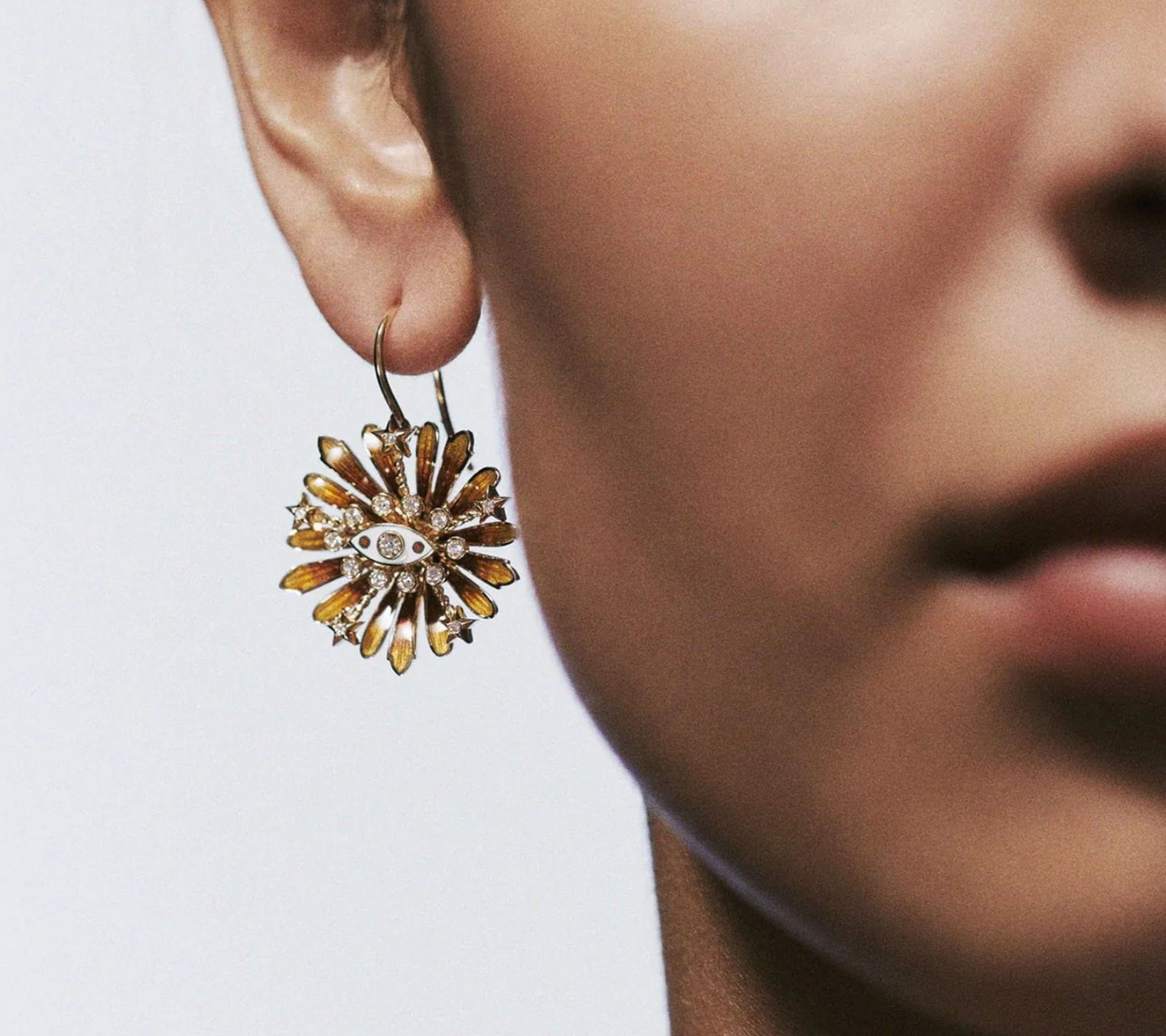 Marie Lichtenberg, Flower earrings