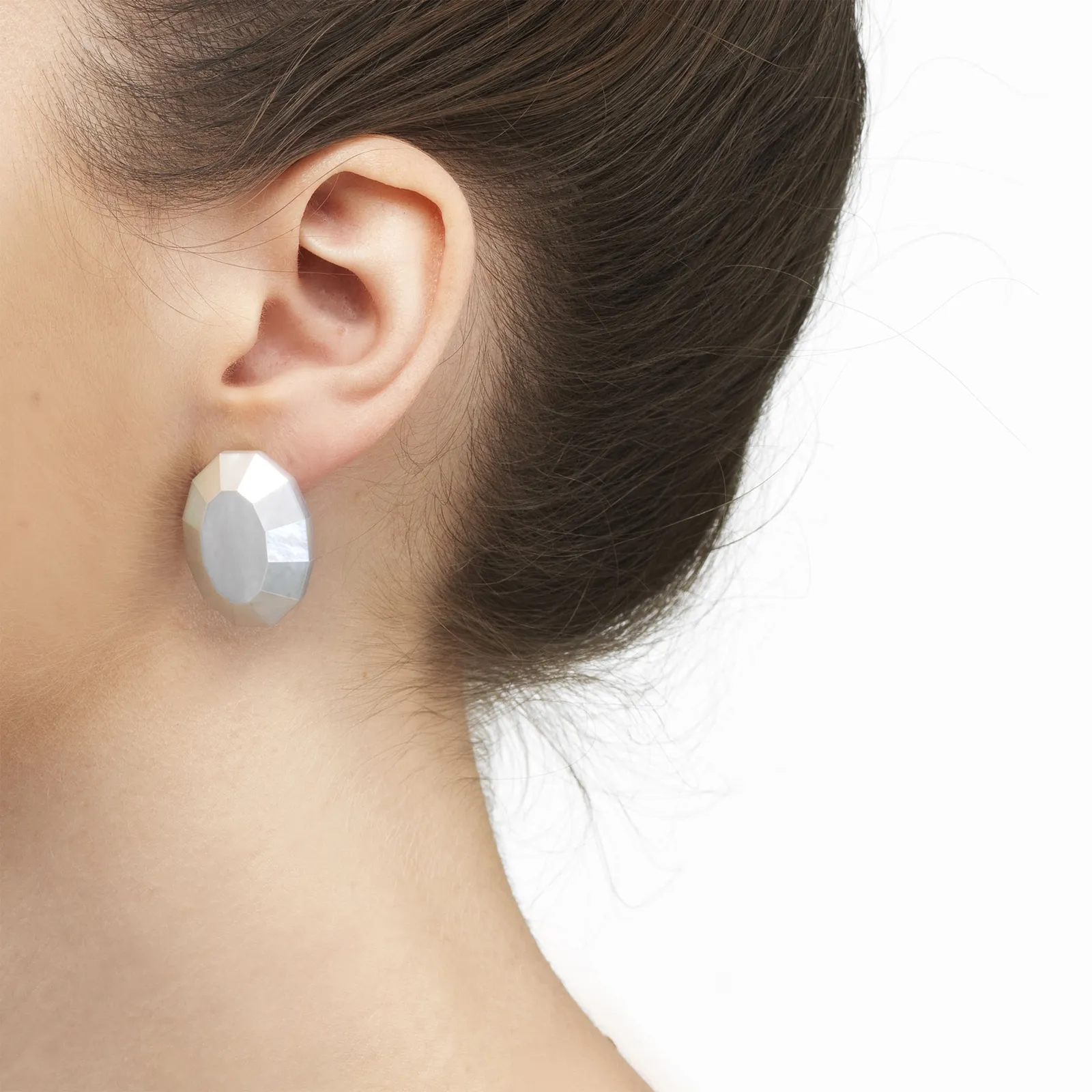 Melanie Georgacopoulos, Mother of pearl oval earrings