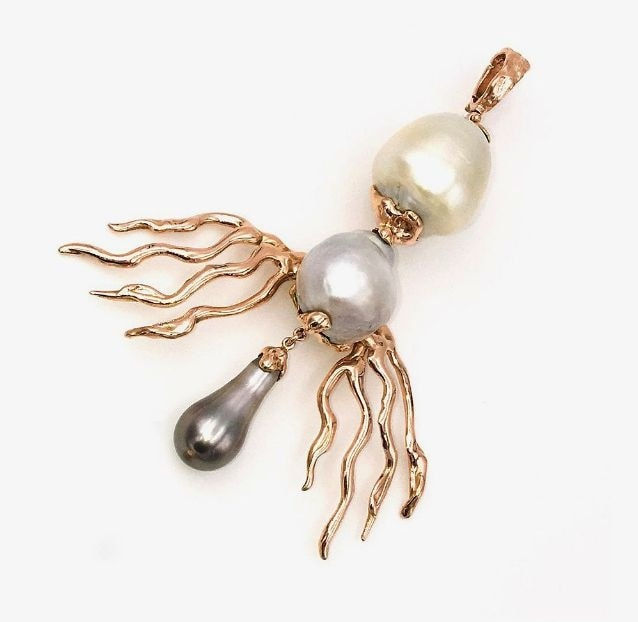 Lucifer Vir Honestus, Rose gold wings pearl pendant