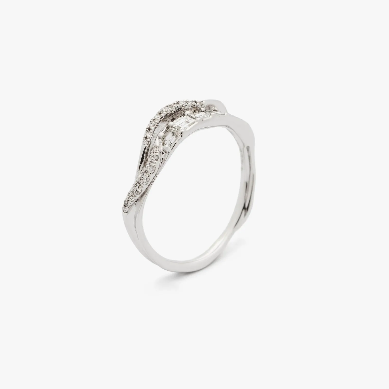 Bibi Van Der Velden, Inhale diamond stackable ring