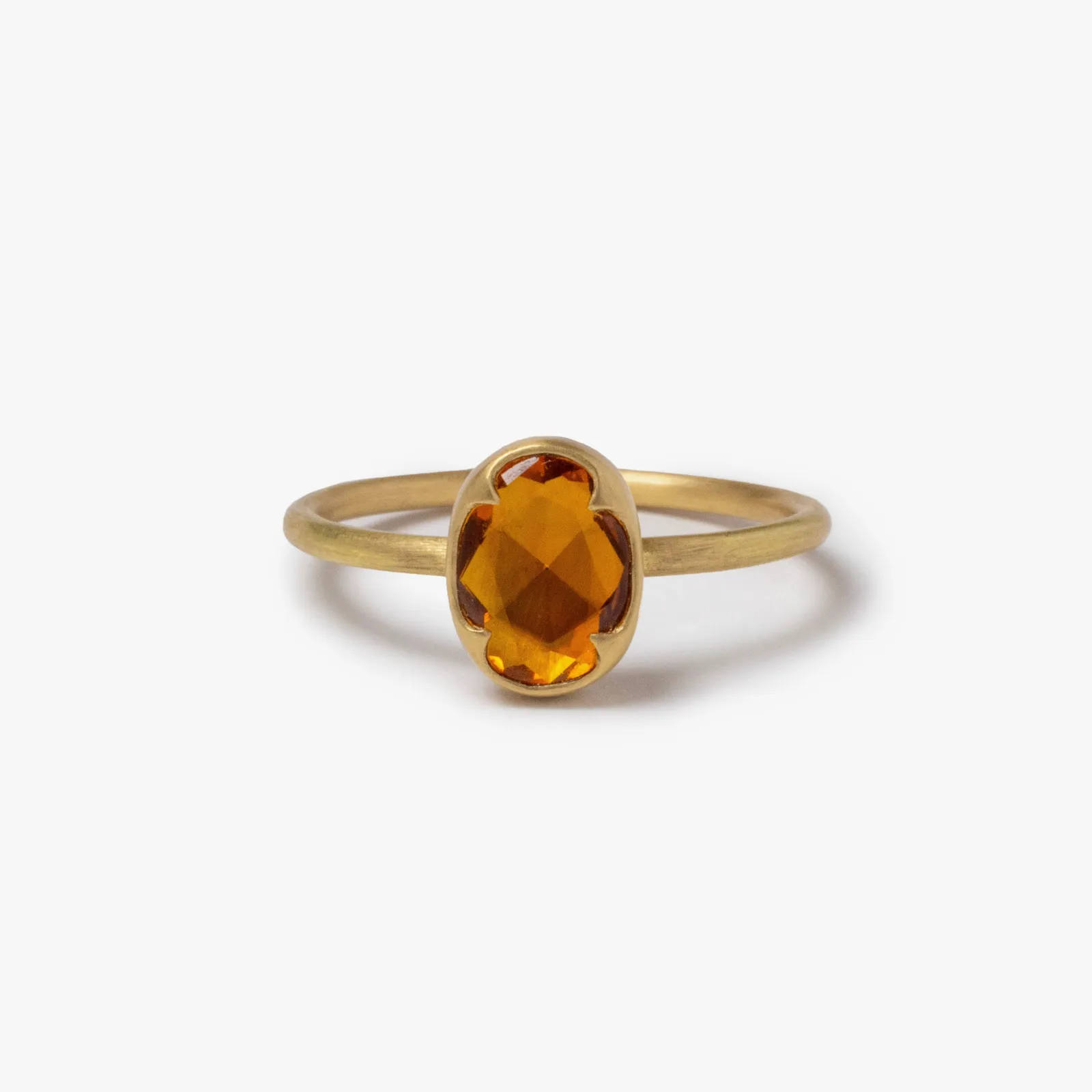 Gabriella Kiss, Orange sapphire ring