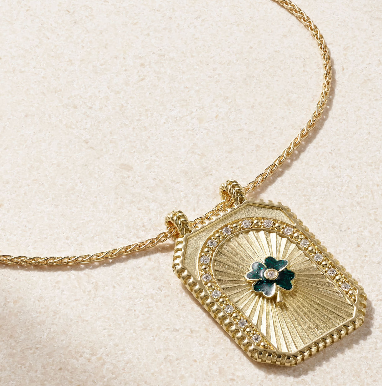 Marie Lichtenberg, Clover scapular