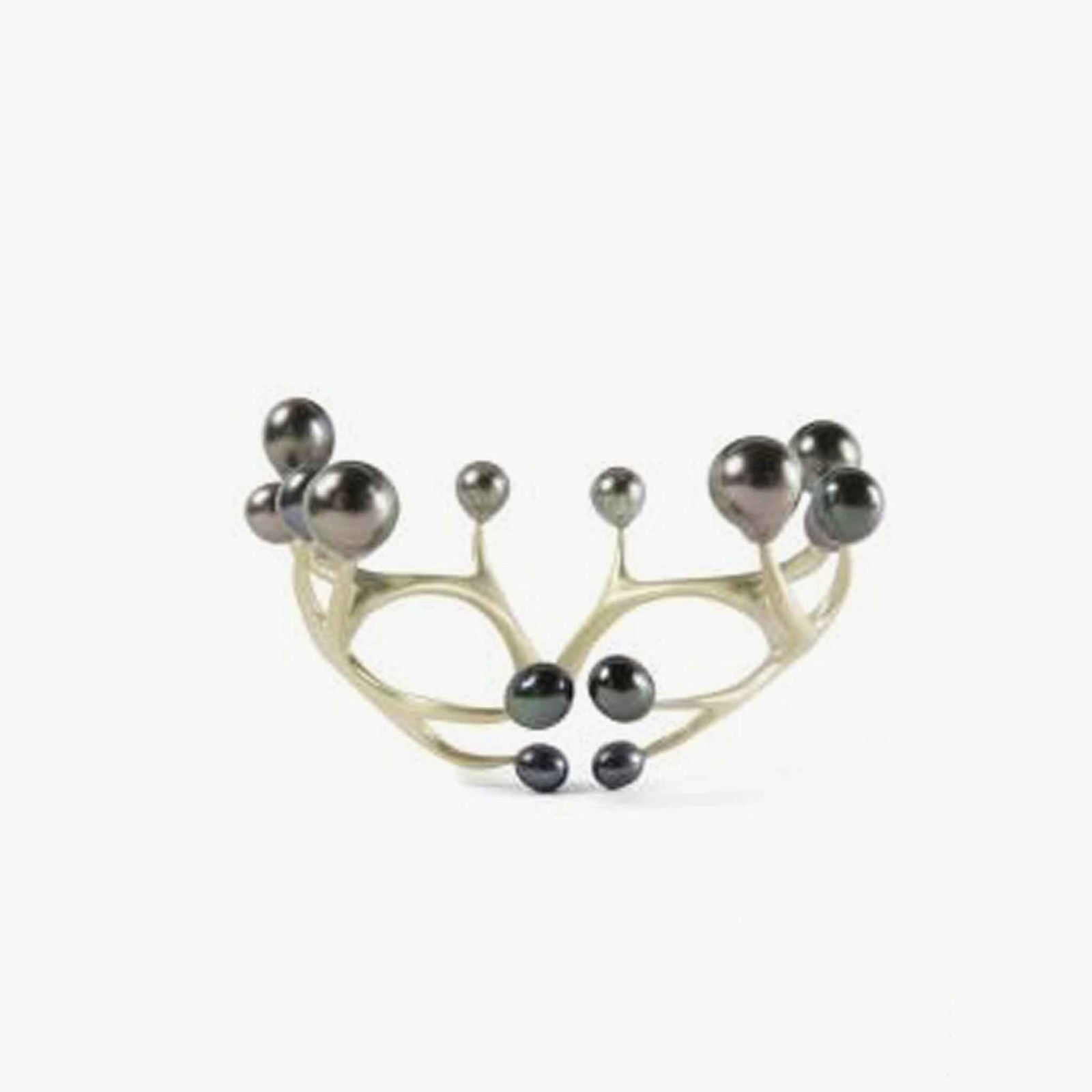 Gabriella Kiss, Black tahitian pearl bracelet