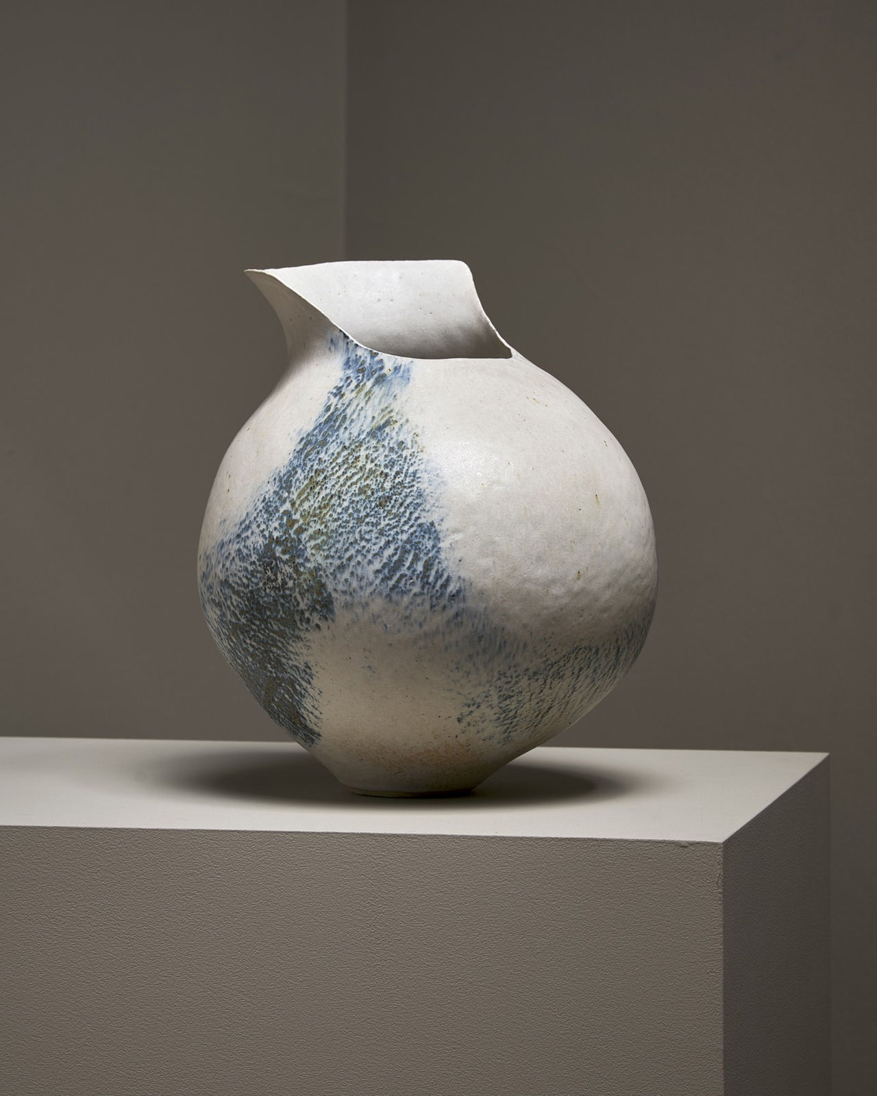 Betty Blandino, Lipped vessel, 1990s