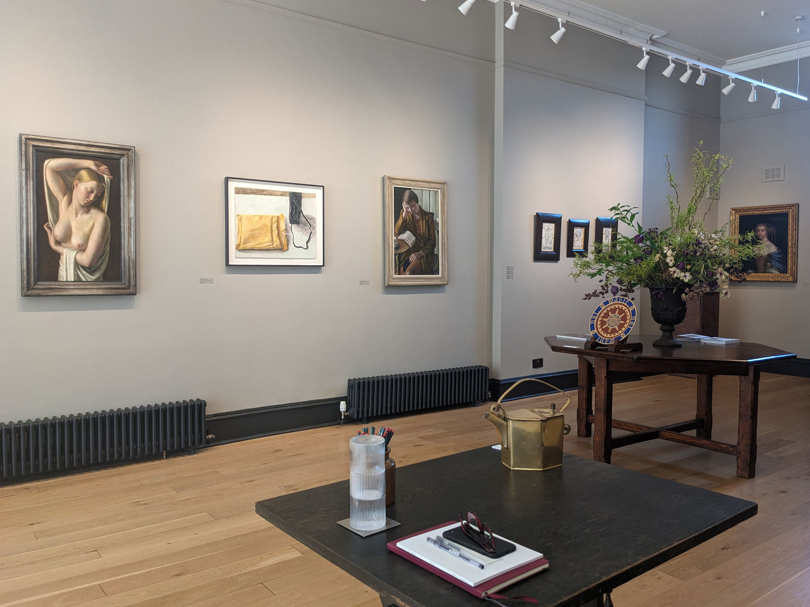 Avigdor Arikha, Envelope and black handbag, 1985