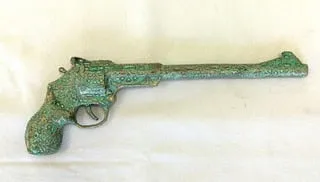 Heike Allerton-Davies, Lace Pistol , 2022