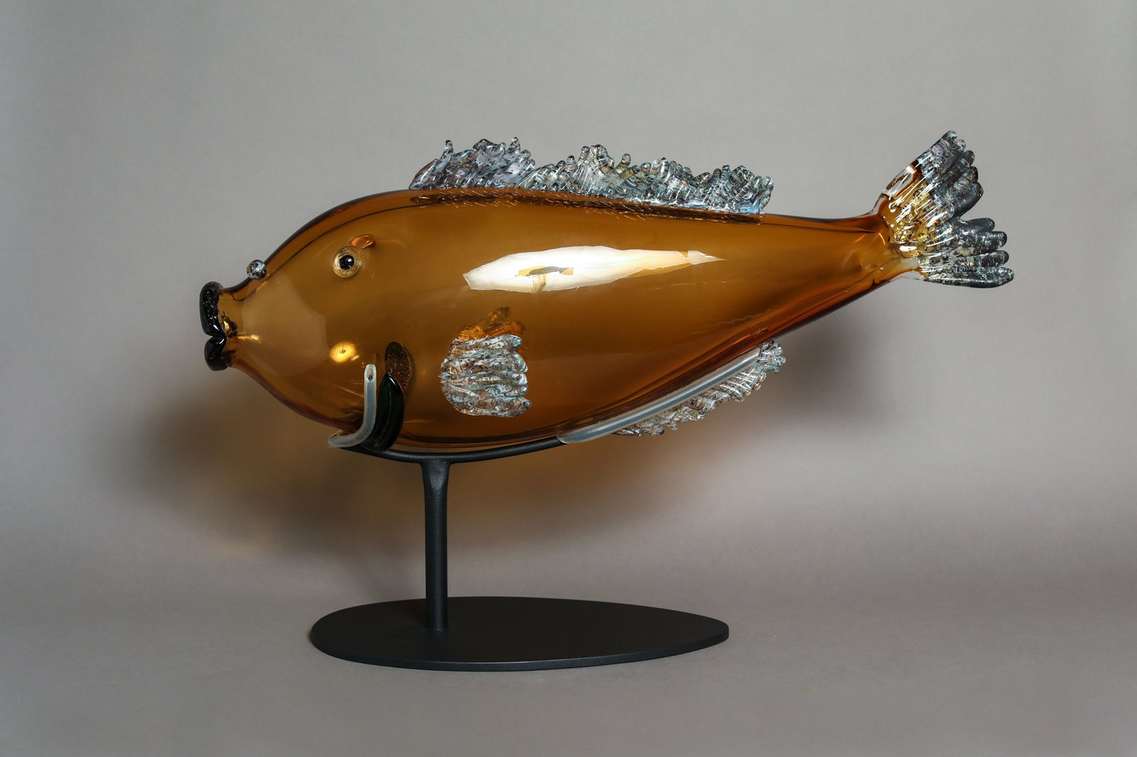 Hugh Findletar, Fish amber, 2024