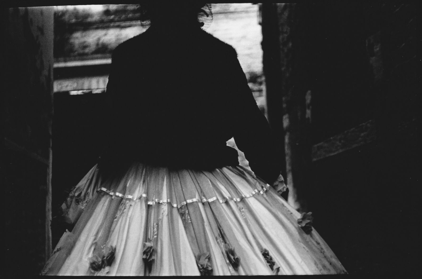 Giacomo Brunelli, Untitled #03 (Woman Alley), 2020