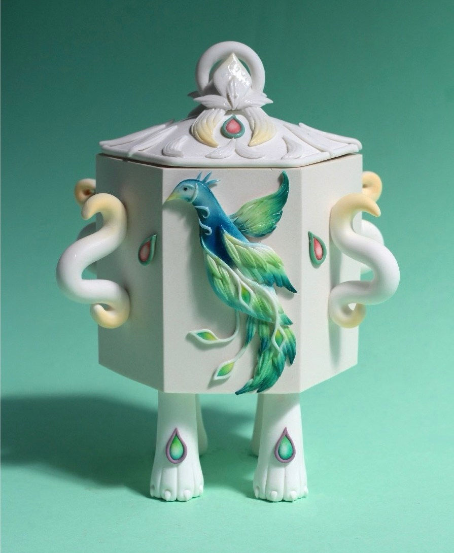 Hannah Lim, Peacock Snuff Bottle, 2023