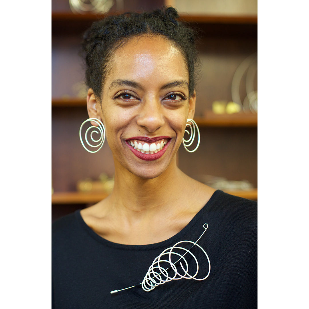 Sculptural brooch pin – small spiral - in 100% recycled silver – sculptural jewellery by artist Ute Decker