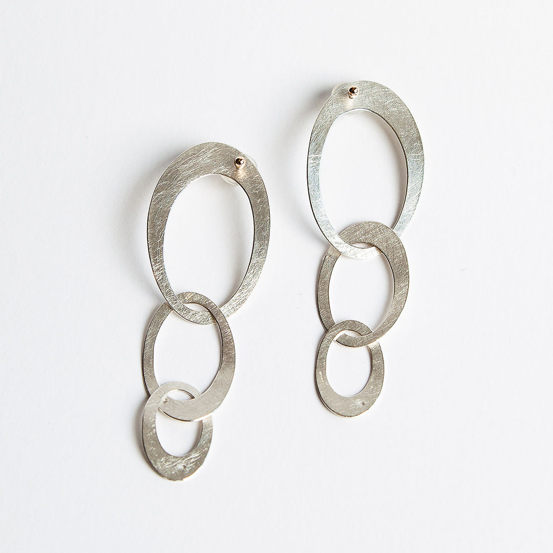 sculptural earrings by Ute Decker, jewellery artist exhibiting at Goldsmiths' Fair 2022