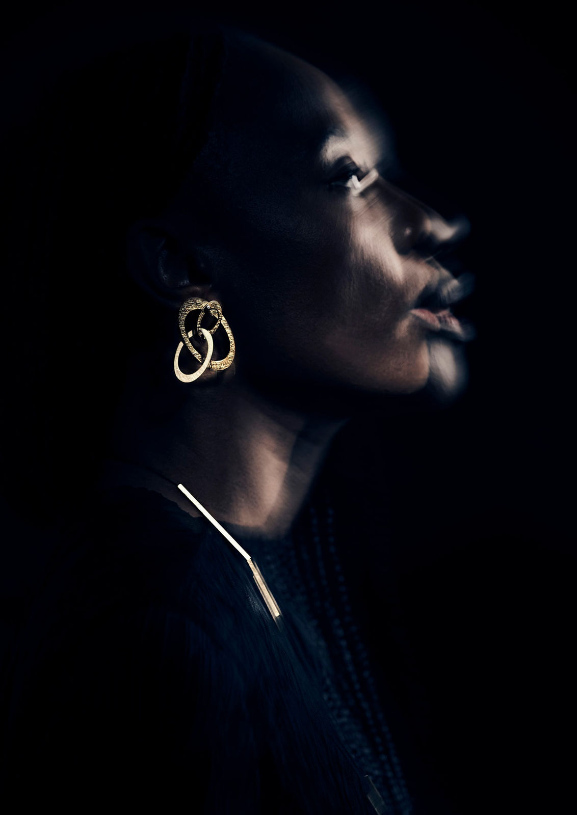 sculptural earrings by Ute Decker, jewellery artist exhibiting at Goldsmiths' Fair 2022