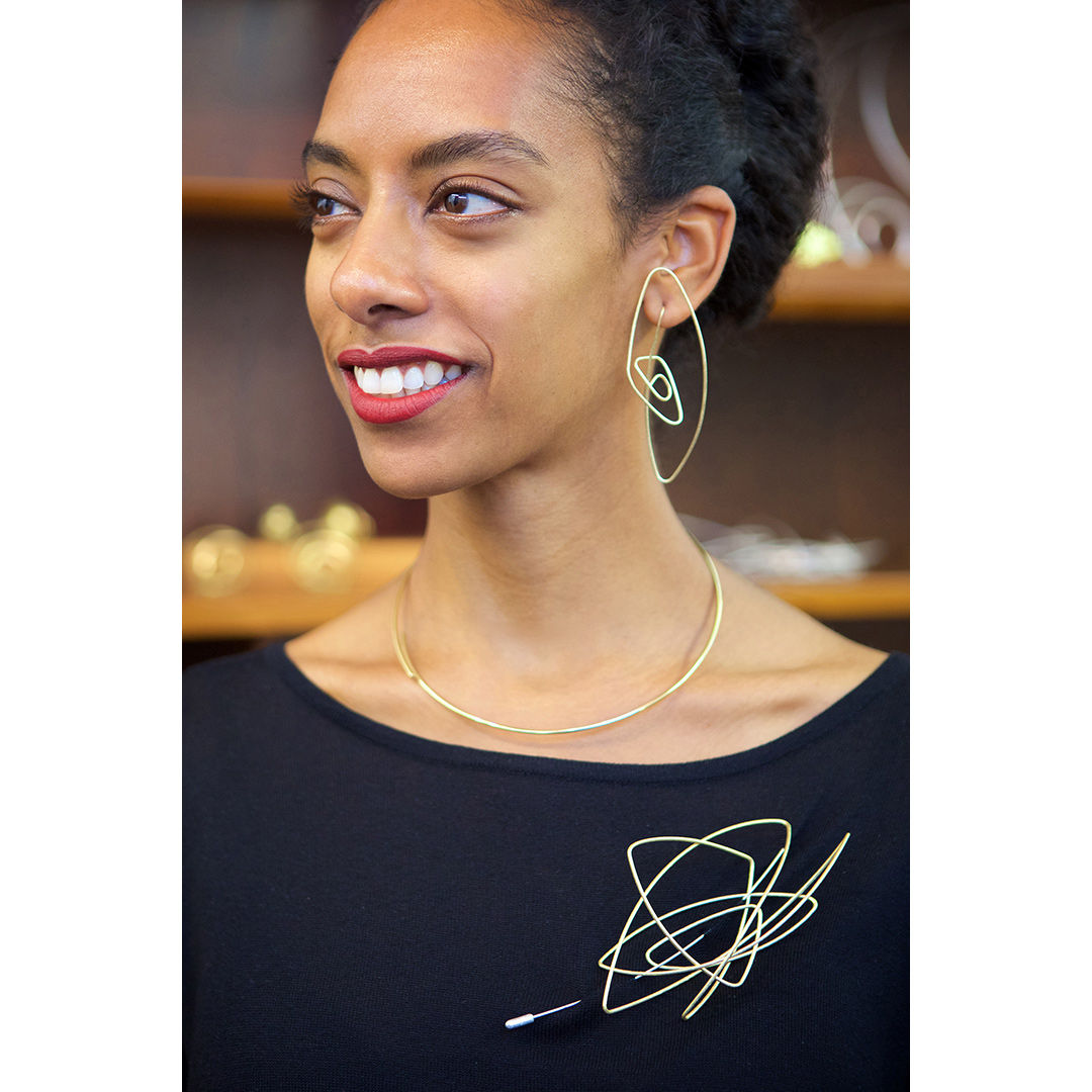 Geometric earrings – geometric poetry - in 18 kt Fairtrade Gold by geometric jewellery artist Ute Decker