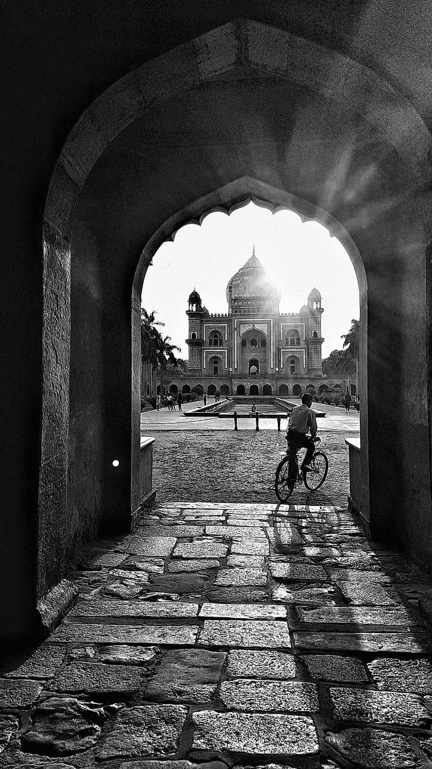 William Dalrymple, Monsoon afternoon, Safdar Jung's Tomb, Delhi