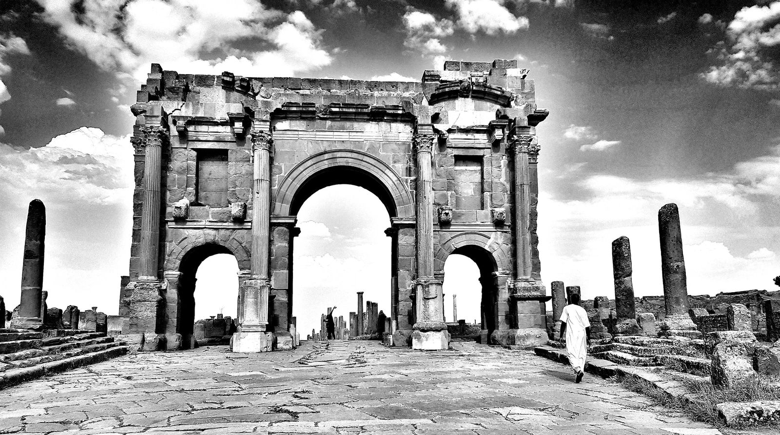William Dalrymple, The Cardo Maximus and the Arch of Trajan, Timgad
