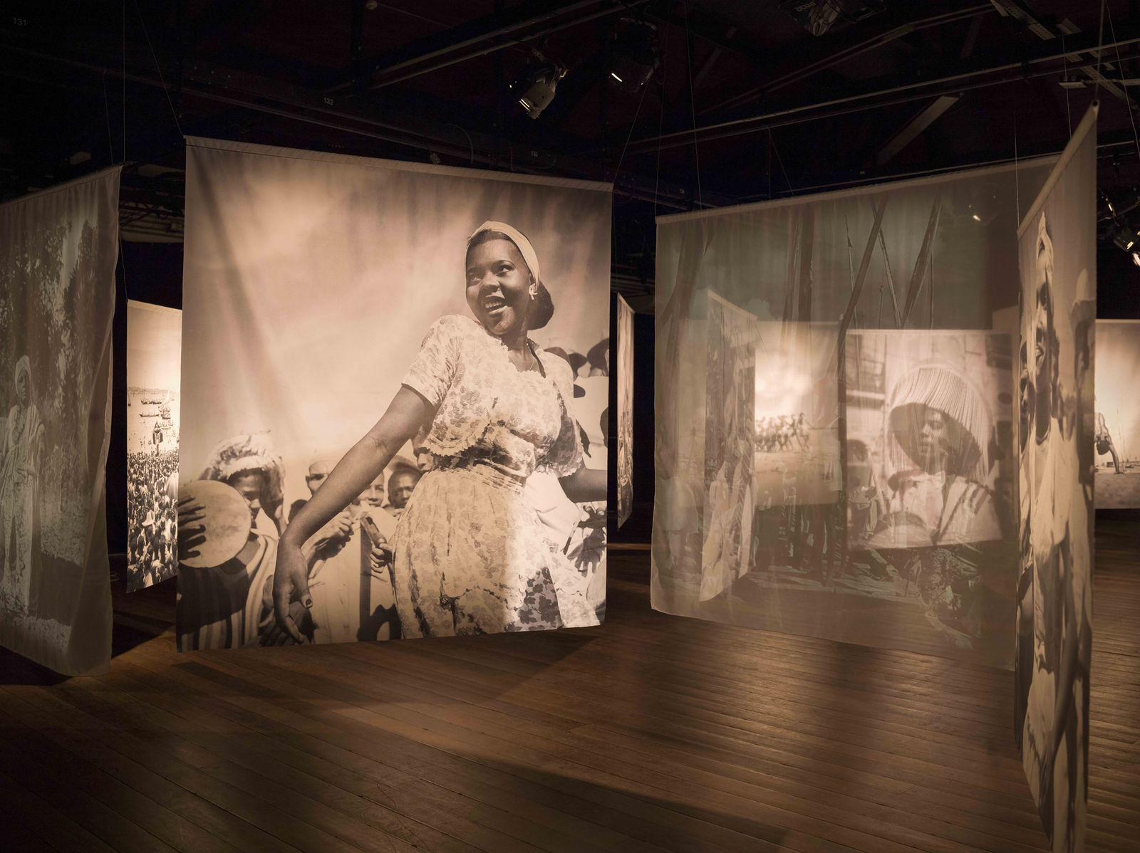 Isaac Julien, Duas linhas sobre Pierre Verger / Two Lines on Pierre Verger (Lina Bo Bardi - A Marvellous Entanglement), 2019