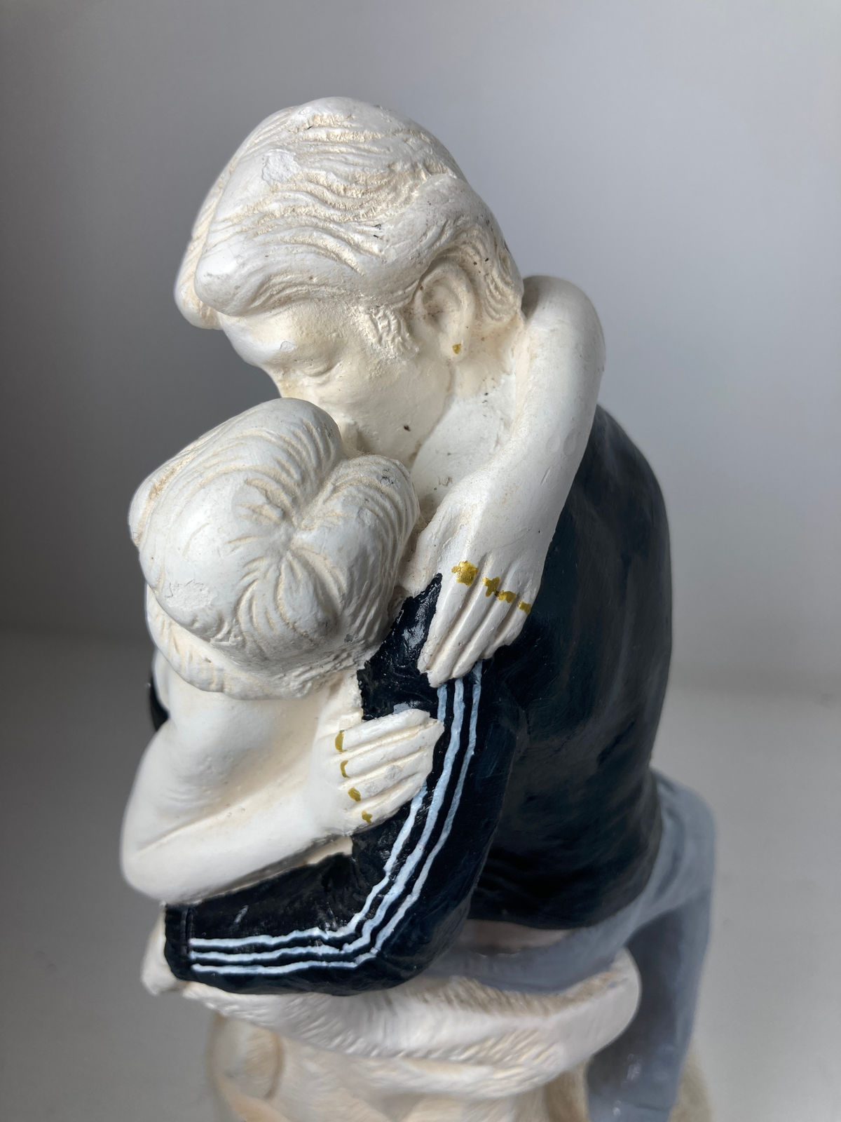 Haus of Lucy, The Kiss