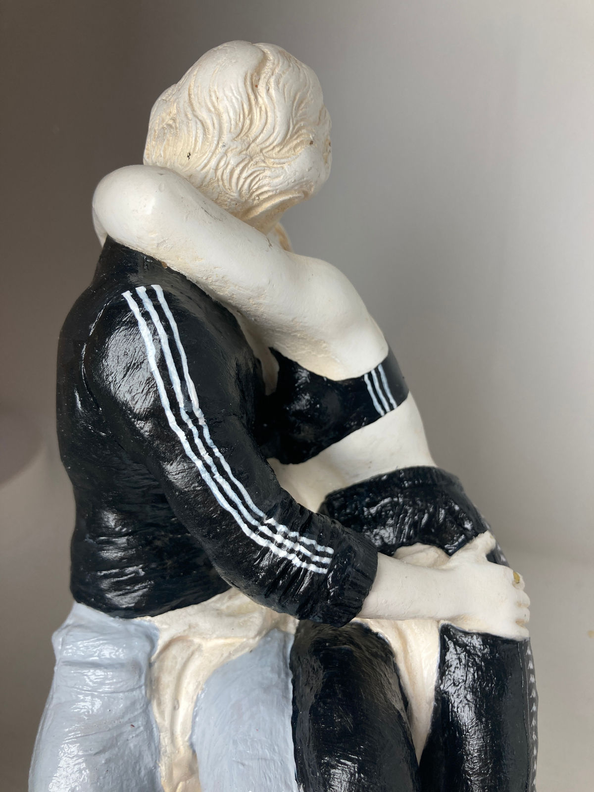 Haus of Lucy, The Kiss