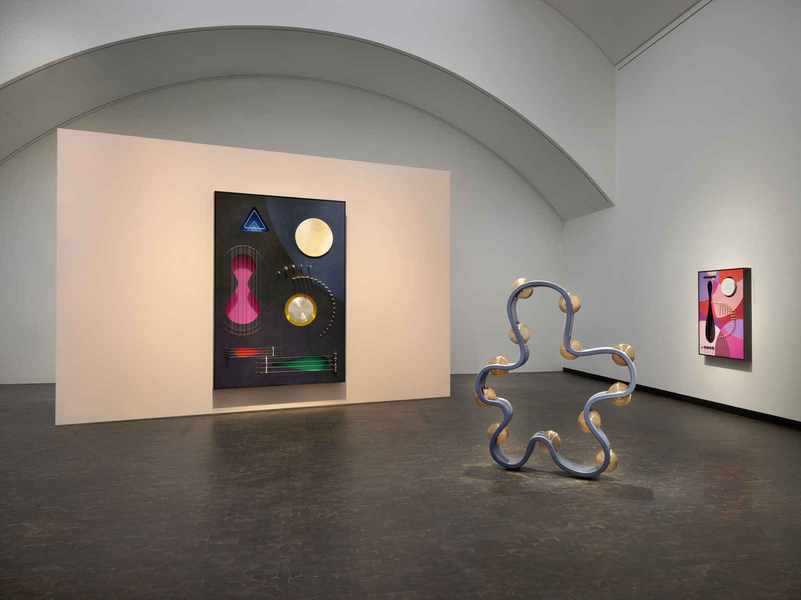 Nevin Aladag, Shaking tambourine, 2025