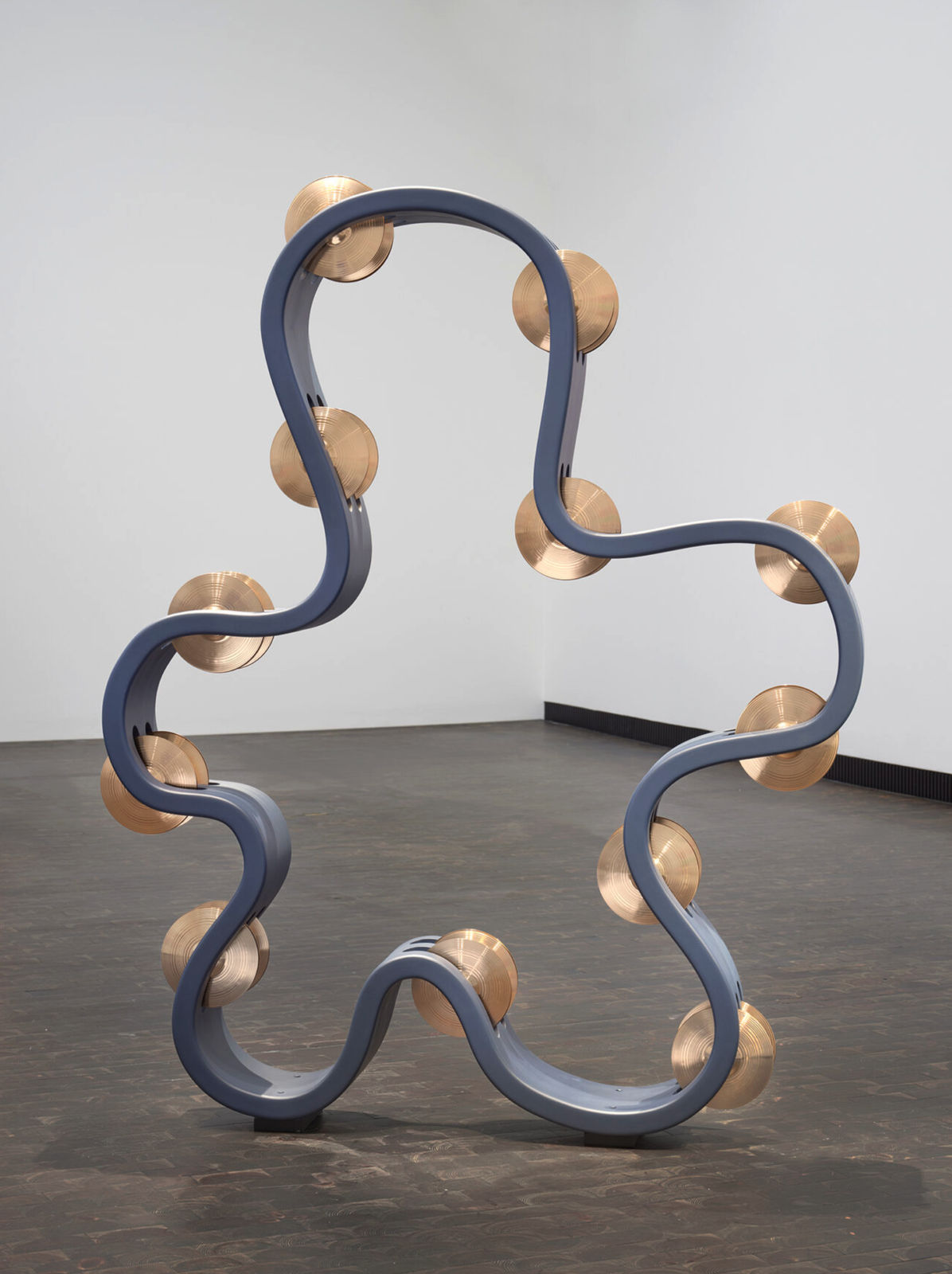 Nevin Aladag, Shaking tambourine, 2025