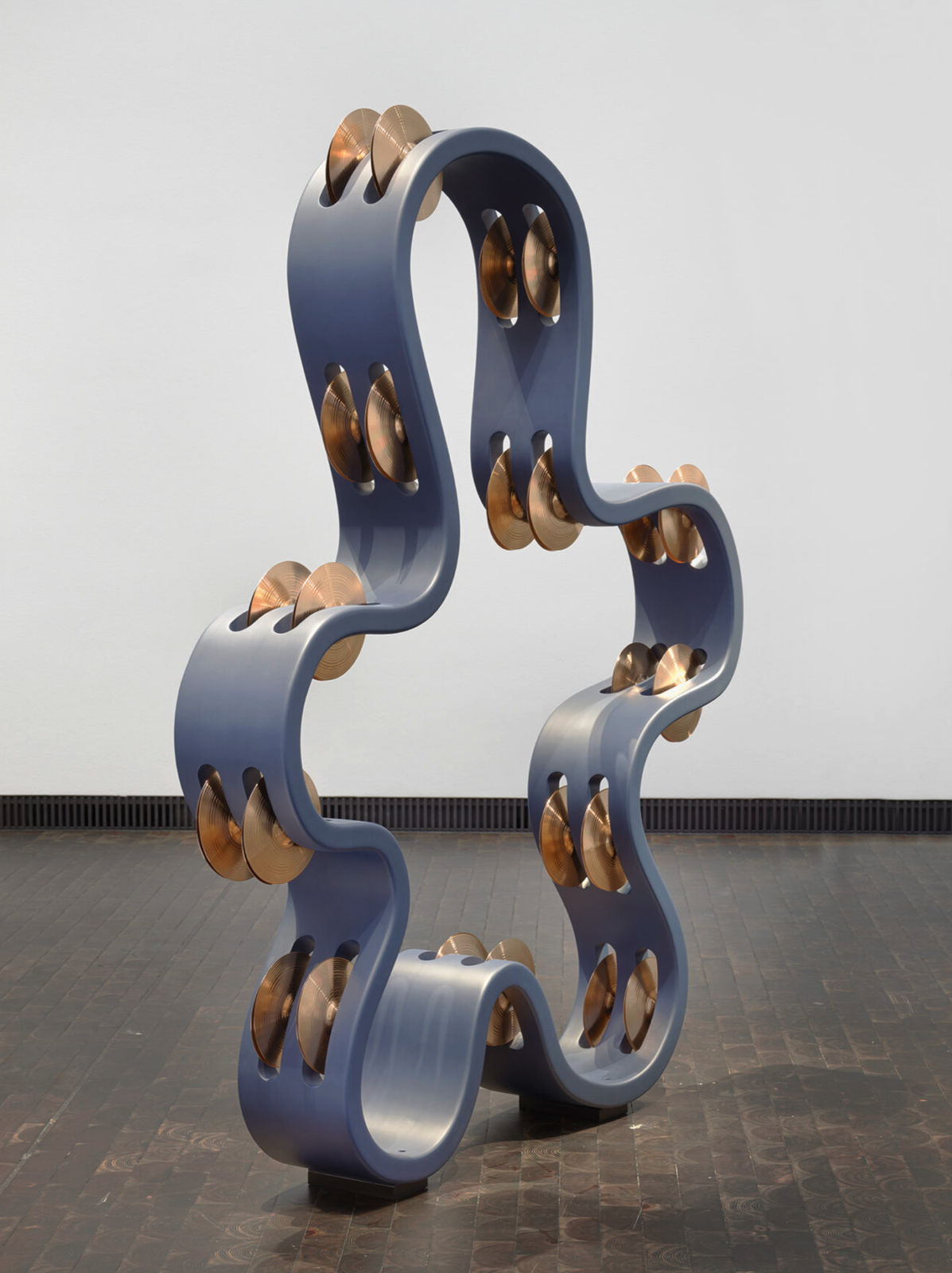 Nevin Aladag, Shaking tambourine, 2025