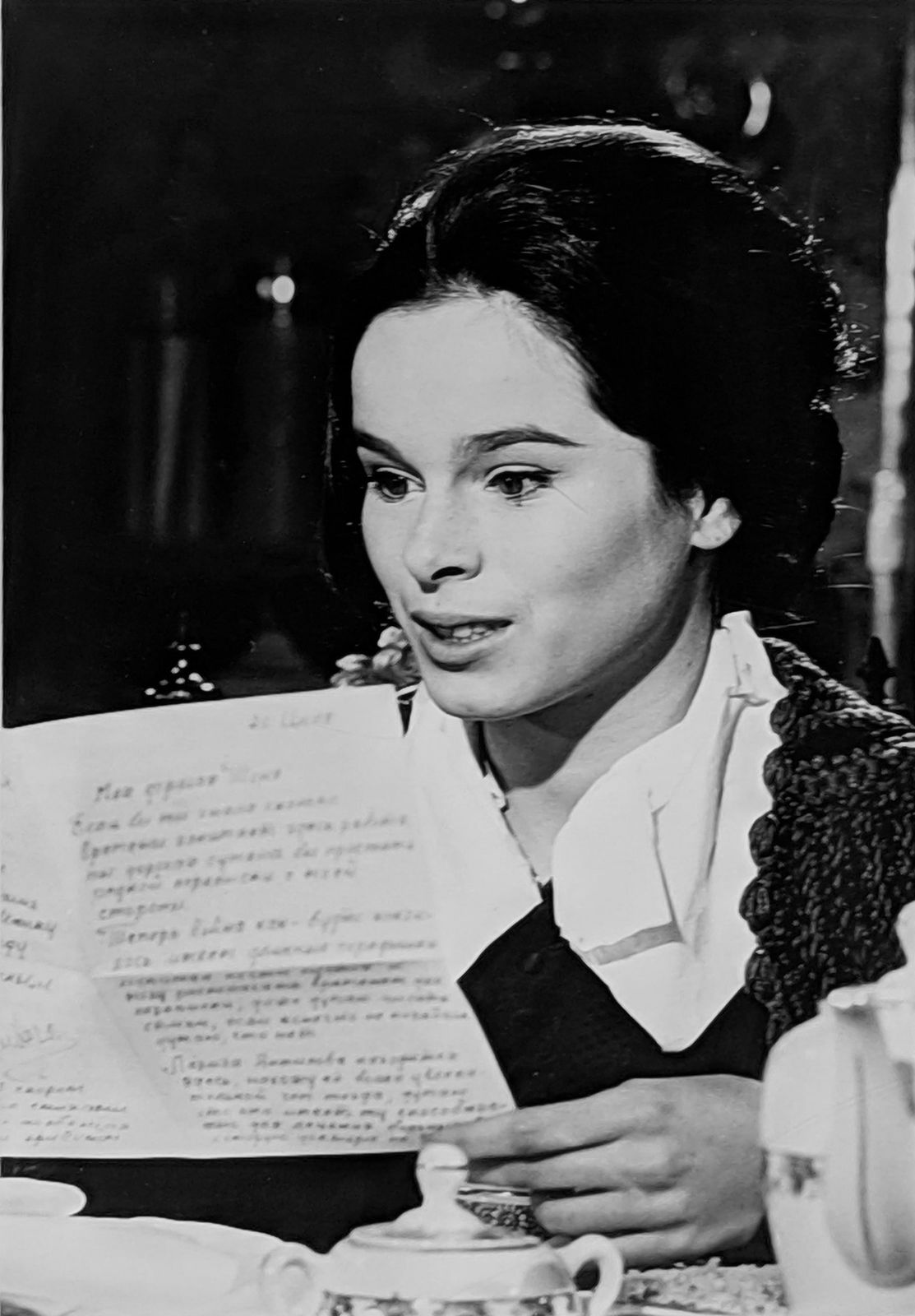 Black and white photograph of Geraldine Chaplin practicing a scene reading a letter on the set of “Doctor Zhivago”
