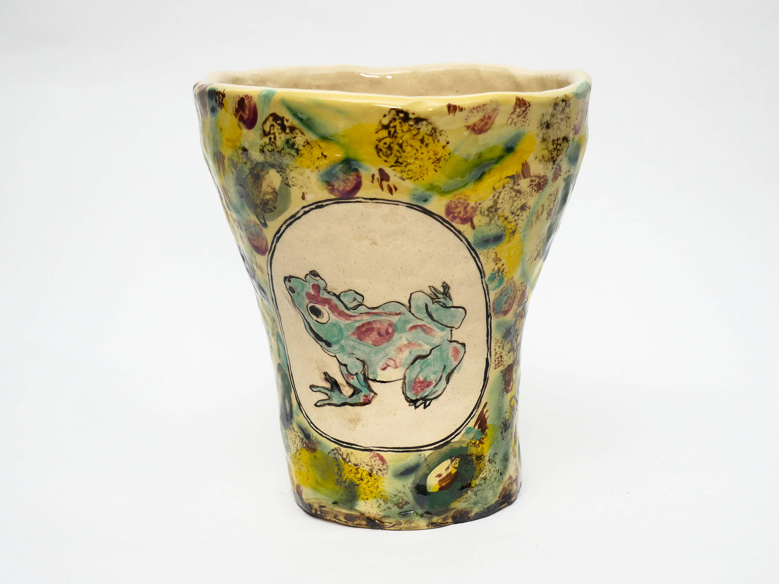 Claudia Rankin, Frog and Geranium flower vase, 2025