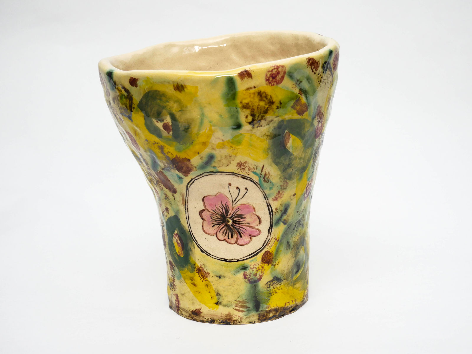 Claudia Rankin, Frog and Geranium flower vase, 2025