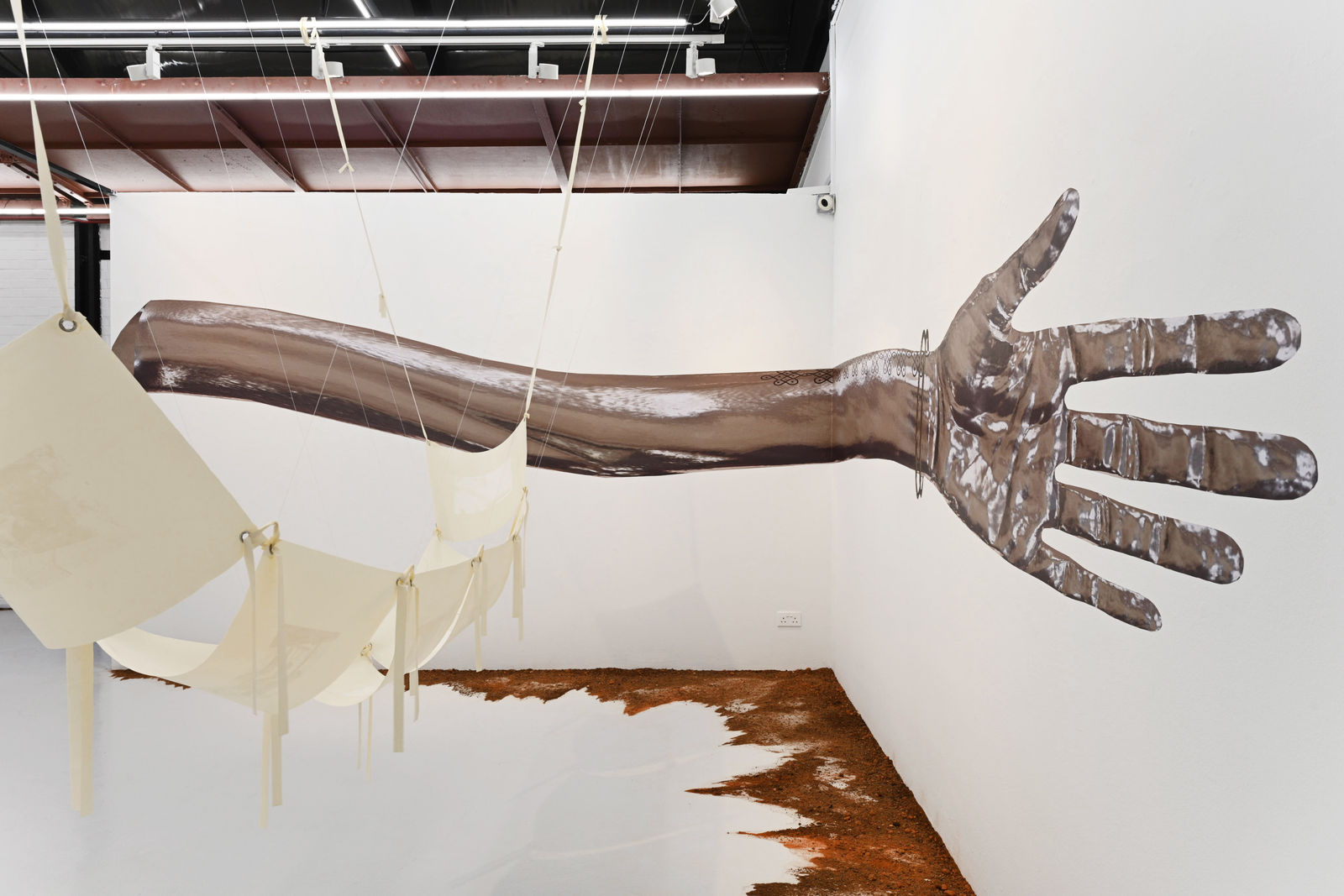 Priyageetha Dia, _kolam.bangle.hand, 2022