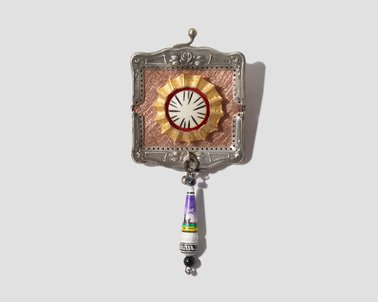 Robert Ebendorf, Keep It In the Purse (brooch), 2023