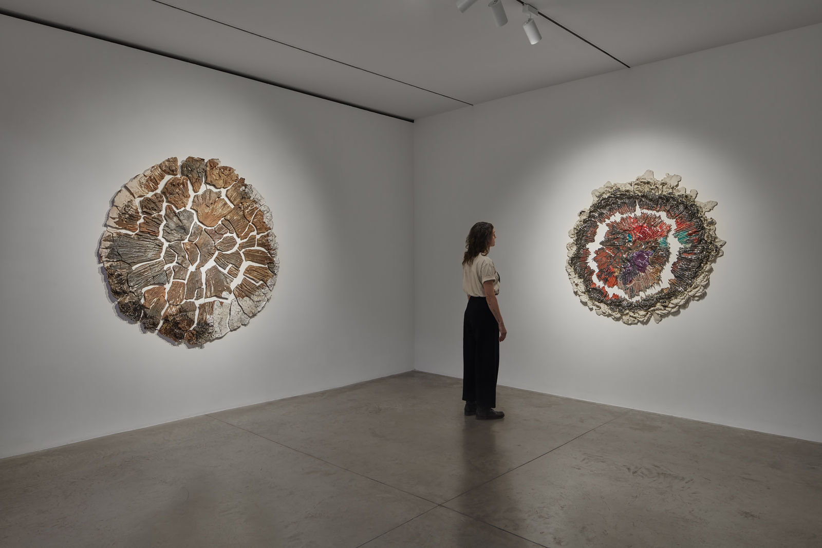 Brie Ruais: Some Things I Know About Being In A Body. December 9, 2021 - January 22, 2022. albertz benda, New York. Photo: Stefan Hagen