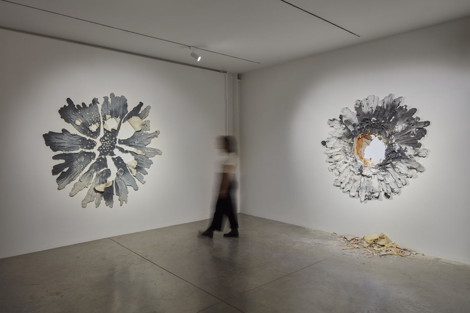 Brie Ruais: Some Things I Know About Being In A Body. December 9, 2021 - January 22, 2022. albertz benda, New York. Photo: Stefan Hagen