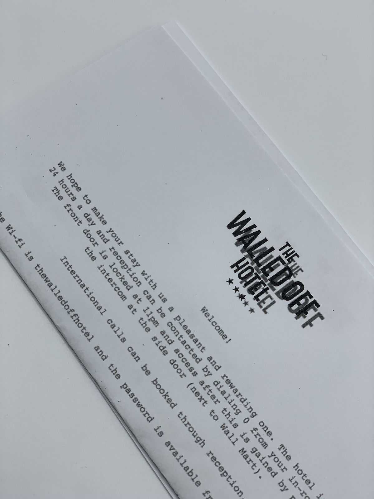 Banksy, The Walled Off Hotel (Box Set) + extras, 2017