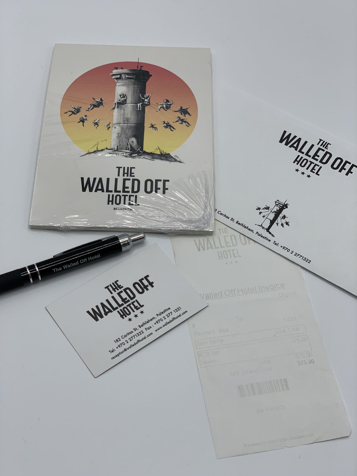 Banksy, The Walled Off Hotel (Box Set) + extras, 2017