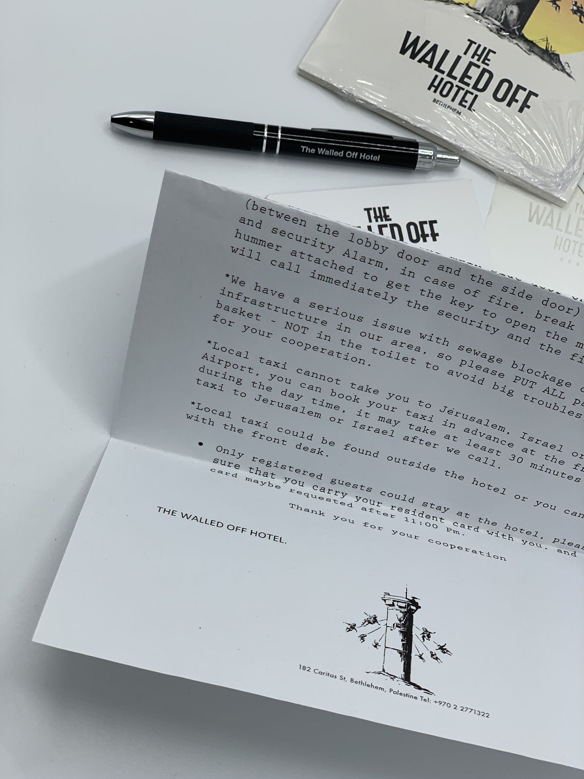 Banksy, The Walled Off Hotel (Box Set) + extras, 2017