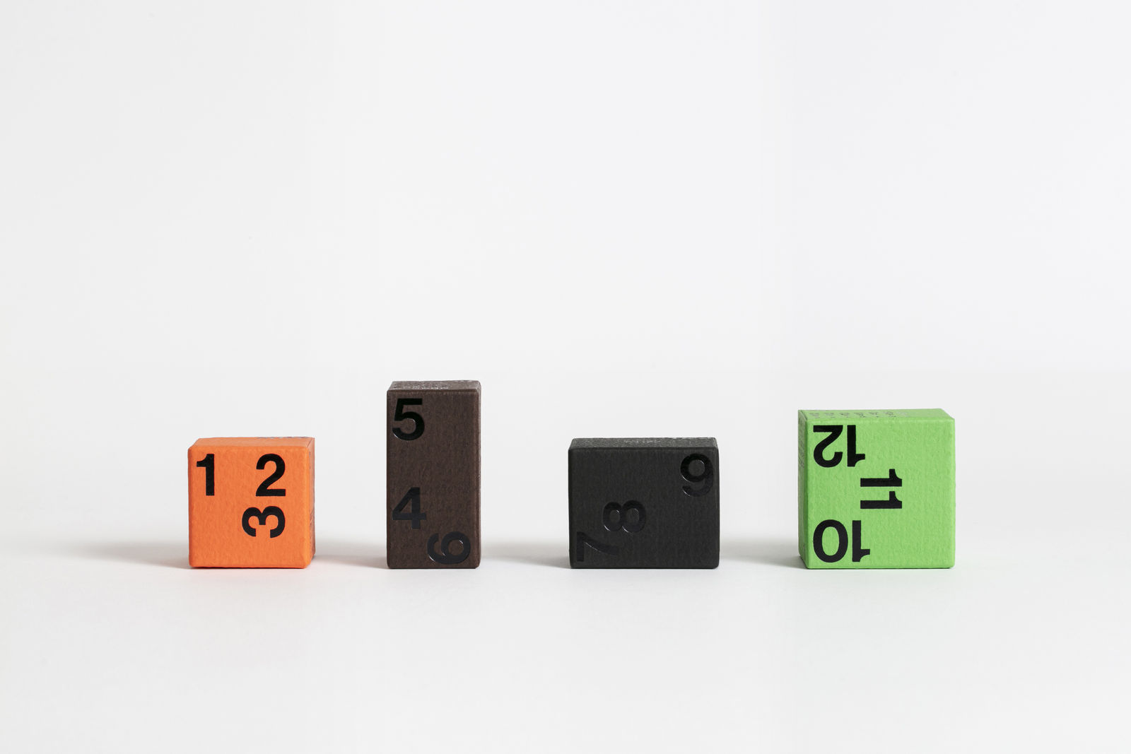 2022 BALANCE Calendar, Pengguin / Hong Kong