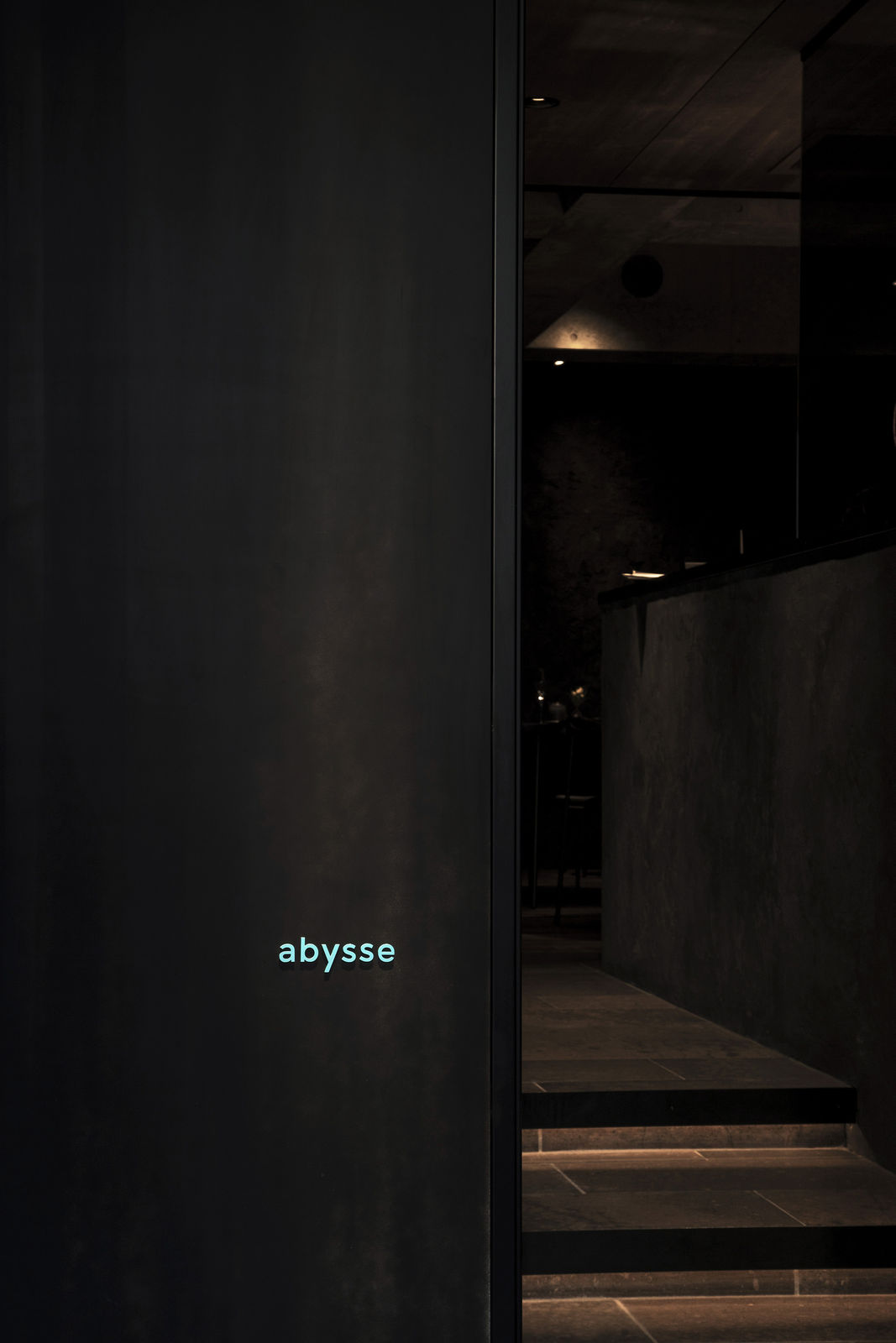 abysse (modern seafood cuisine restaurant), artless Inc. / Japan