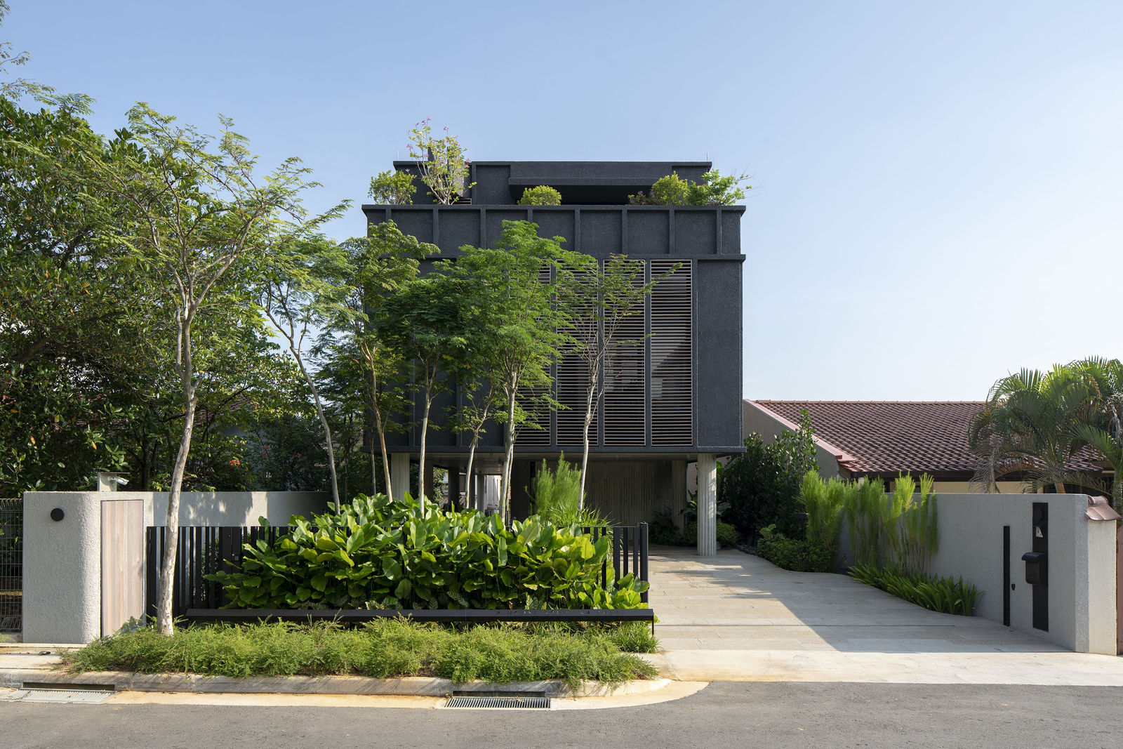 House Above 44 Kasai Road / Singapore, ipli Architects / Singapore