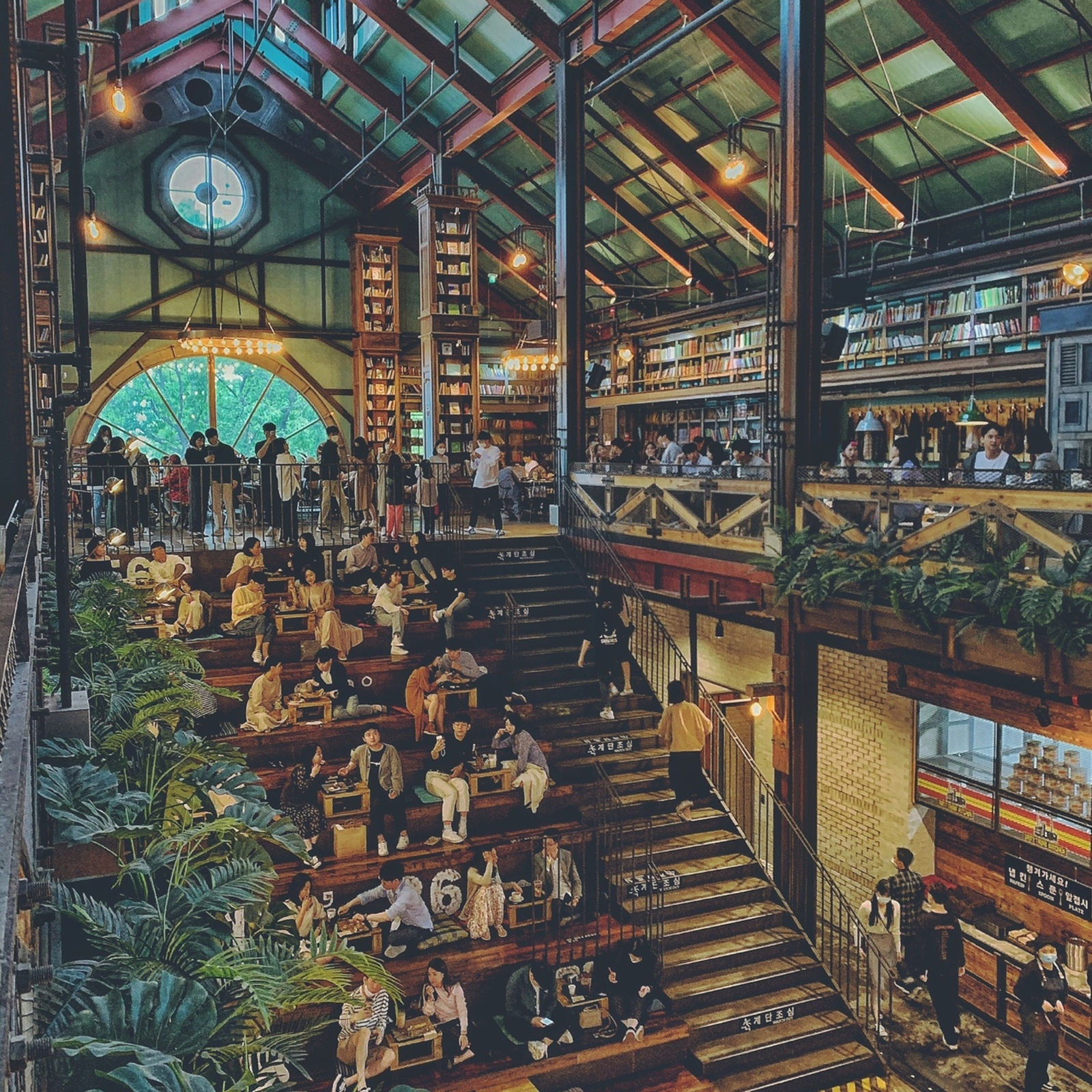 DIRTY TRUNK / Korea, CIC FNB Limited Liability Company / Korea