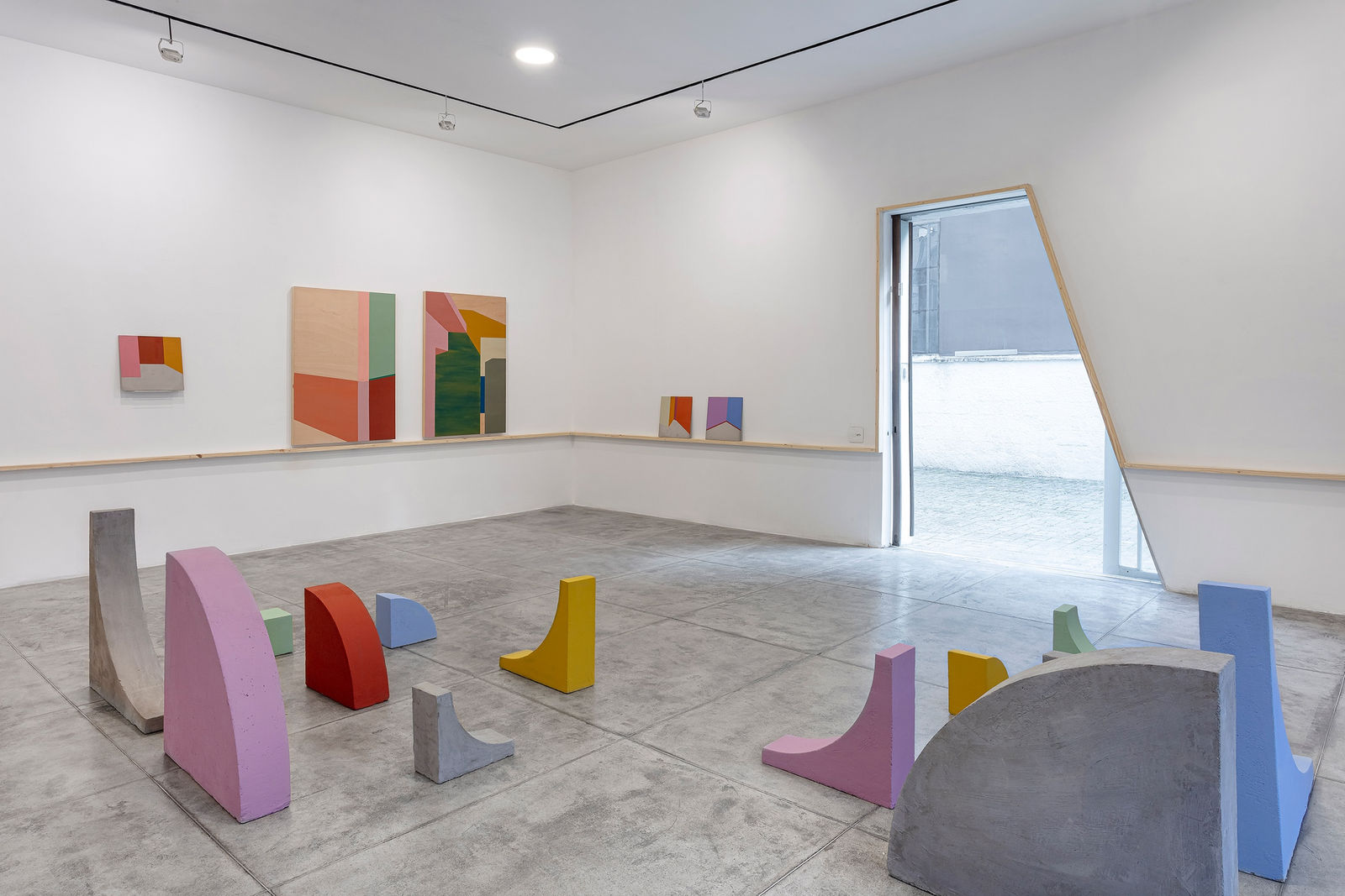 CAROLINA MARTINEZ: TODAVIA, CAMINHAR @ Galeria Marilia Razuk, 2023. Foto (Photo) Filipe Berndt