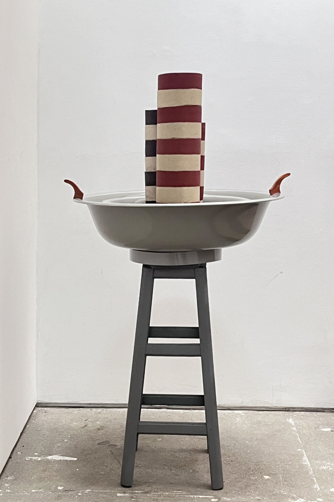 Debora Bolzsoni, Sem titulo (bacias), 2024