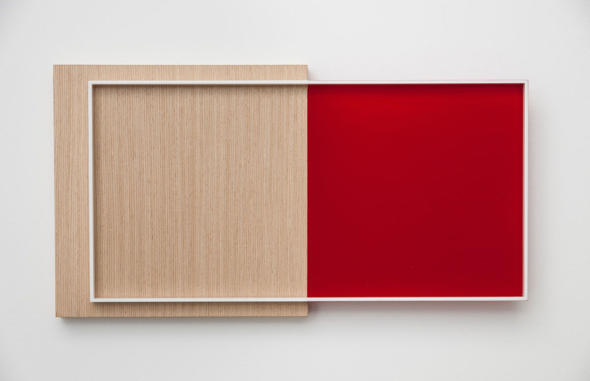 Renata Tassinari, Fachada white-carmin, 2014