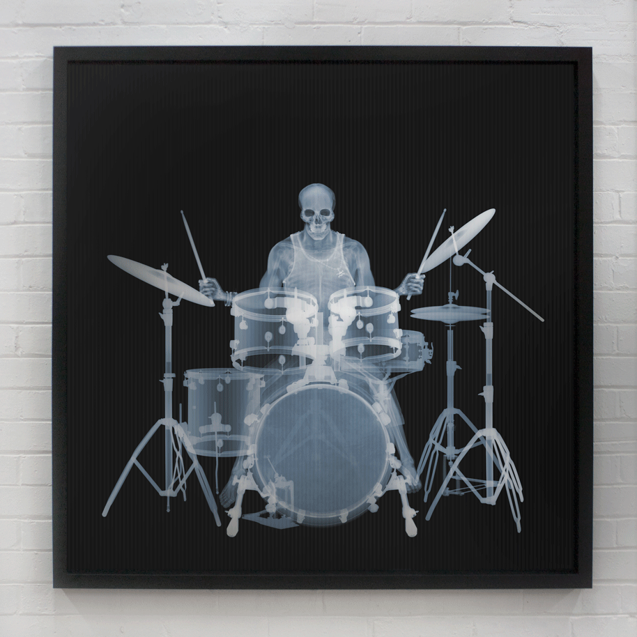 Nick Veasey, Drummin', 2022