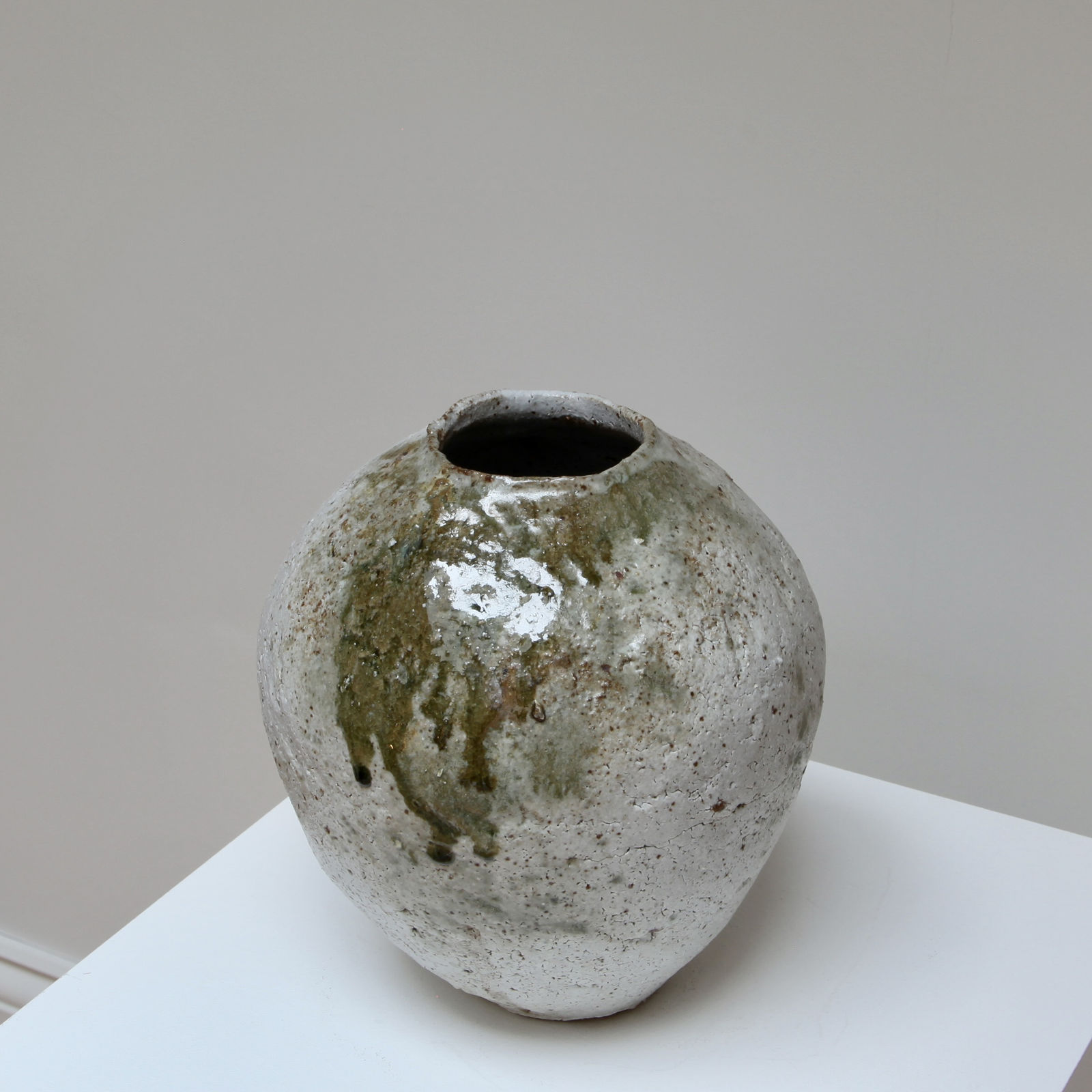 Akiko Hirai, A Tsubo Vase