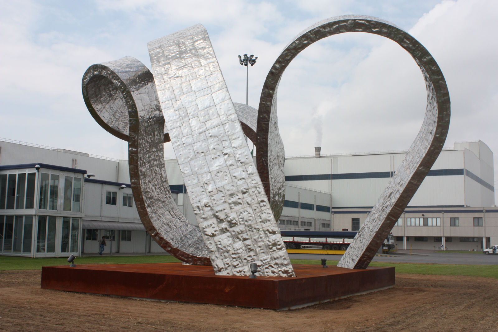 Helidon Xhixha , THE COIL, 2010