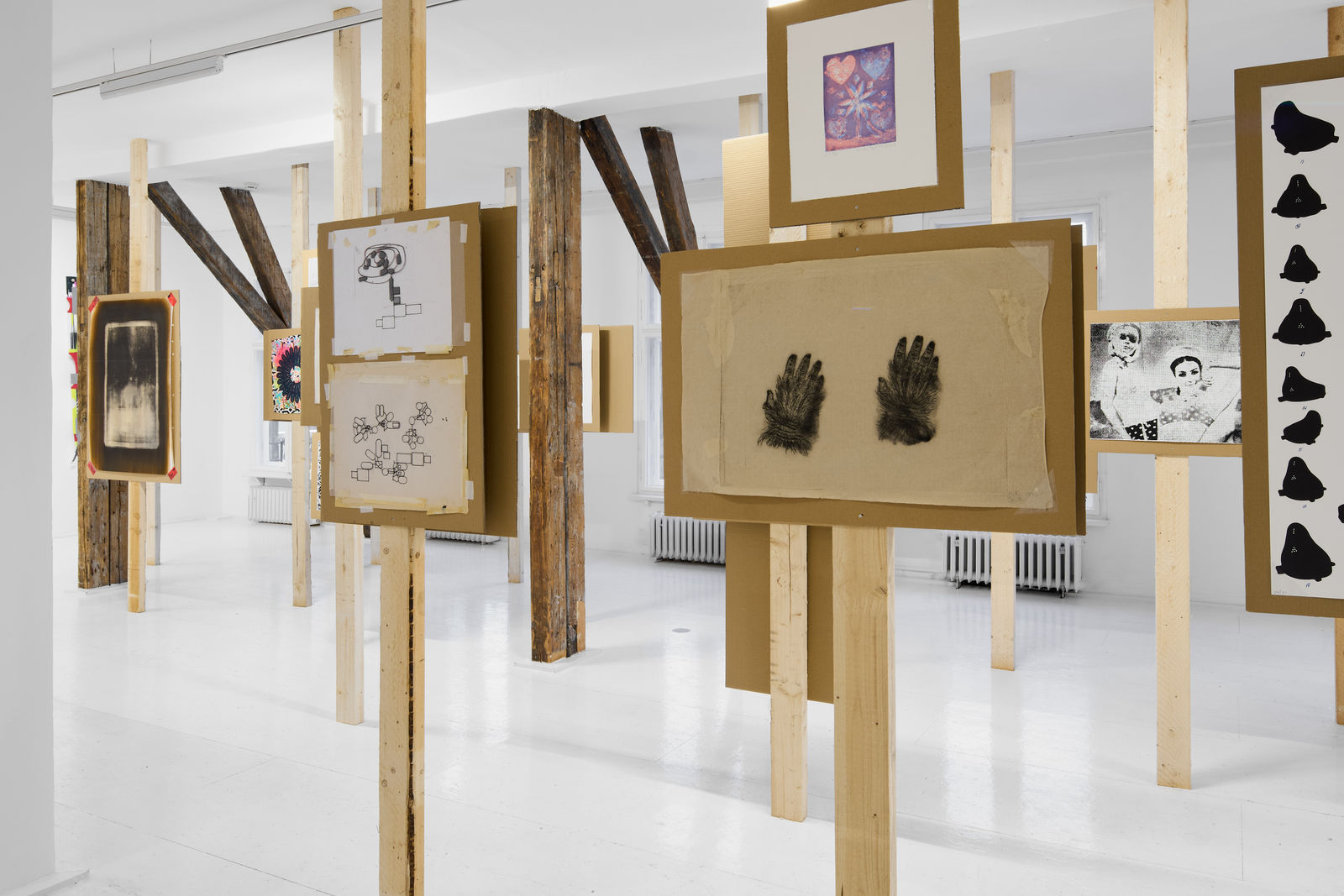 Exhibition View, 2025, Splinters of Angst Derelict, at Hua International Berlin. Photo by Joe Clark, courtesy of the arists and Hua International.