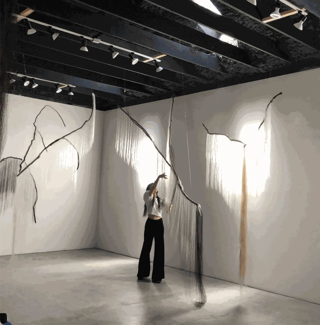 Hai Ting Chinn, mezzo soprano soloist, Penelope and the Geese with sculpture by Millicent Young©2022