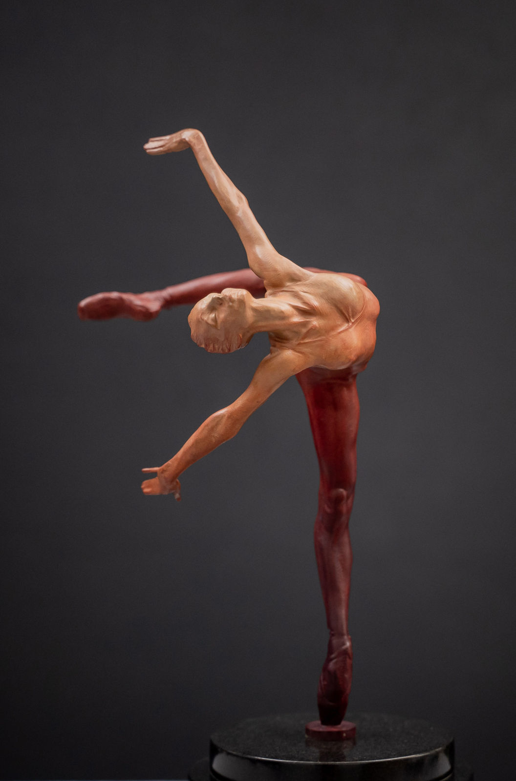 Richard MacDonald, Flight in Attitude, Atelier, Red, 2005