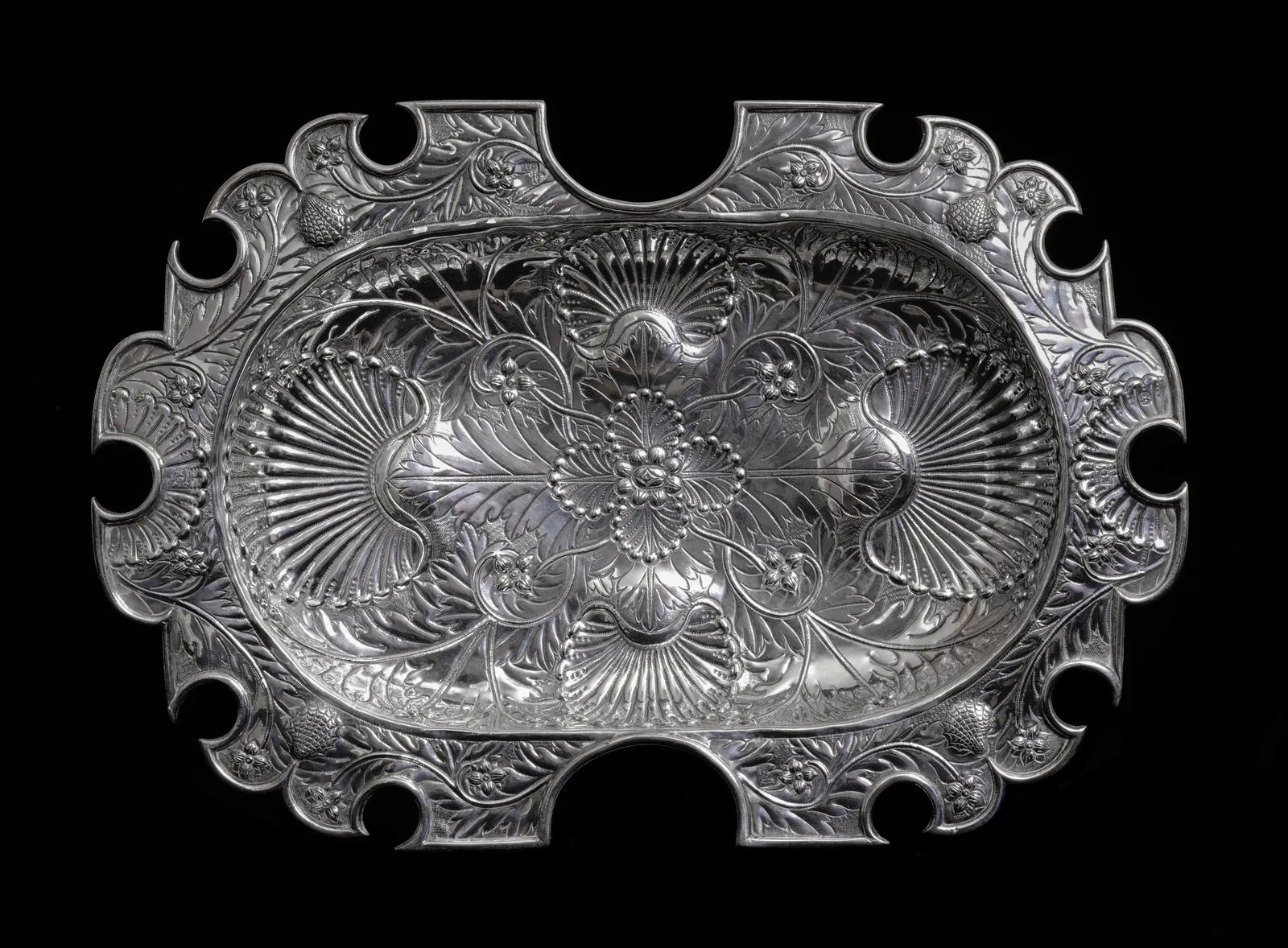 “CHAROLA” PLATTER, Unidentified artist, Mexico, 1673-1687